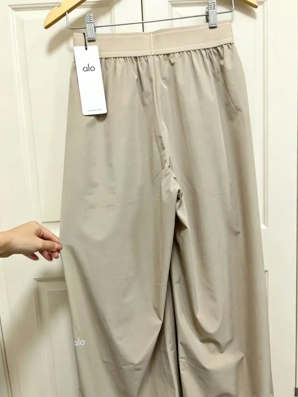 NWT Alo Yoga（Regular）Suit Up Trouser💓Gravel Wide Leg Pants🎄Quiet luxury - Picture 4 of 8